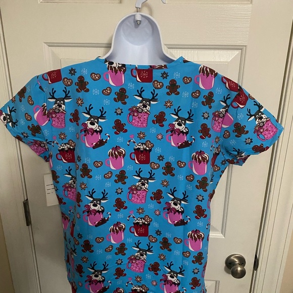 Scrubs top Gabby Brooke Hot Choc Mug Reindeer Gingerbread Short Sleeve Medical - Picture 2 of 5